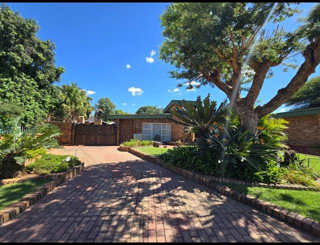 7 BEDROOM HOUSE FOR SALE IN DORANDIA